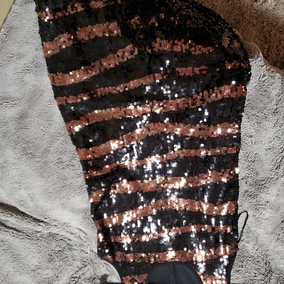 multiple dresses - Picture 10 of 11